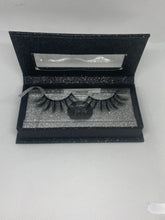 Load image into Gallery viewer, The Classic Collection: Noir Lashes