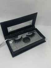 Load image into Gallery viewer, The Classic Collection: Noir Lashes