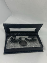 Load image into Gallery viewer, The Classic Collection: Noir Lashes